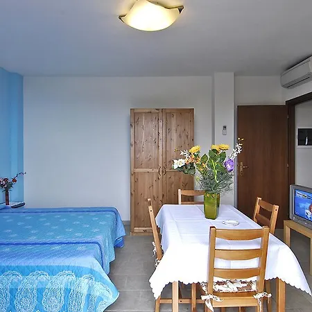 Apart-hotel Happy 3*